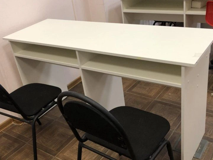 مكتب كتابة خشبي للمؤسسات التعليمية