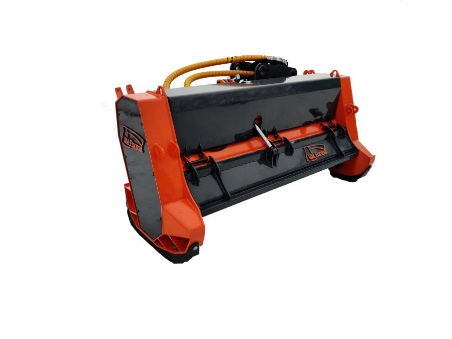 مطحنة UM-Forest prof 100H للتحكم في الغطاء النباتي للغابات