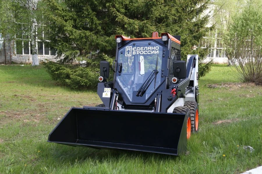 PMK800.03.02.03 Front Loader Self-Propelled with Articulated Steering