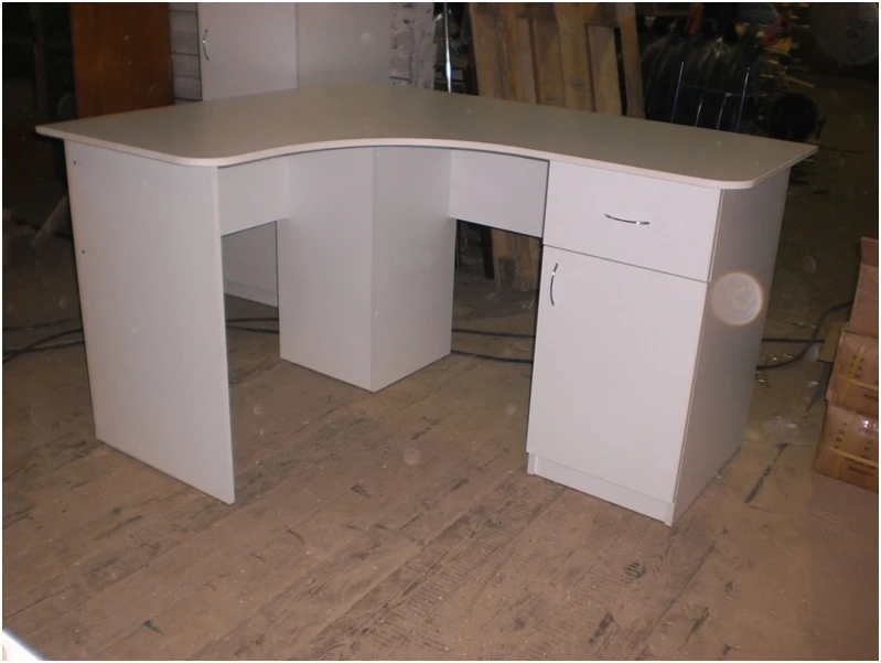 Office Desk SK 1/01 U - Durable and Functional Workspace