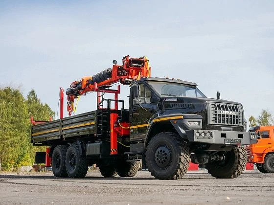 شاحنة هيدروليكية متعددة الوظائف مع رافعة URAL 4320 U0K03G-LA