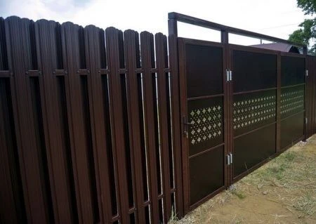 Honeycomb Titan Fence with Reinforced Posts and Polymer Coating