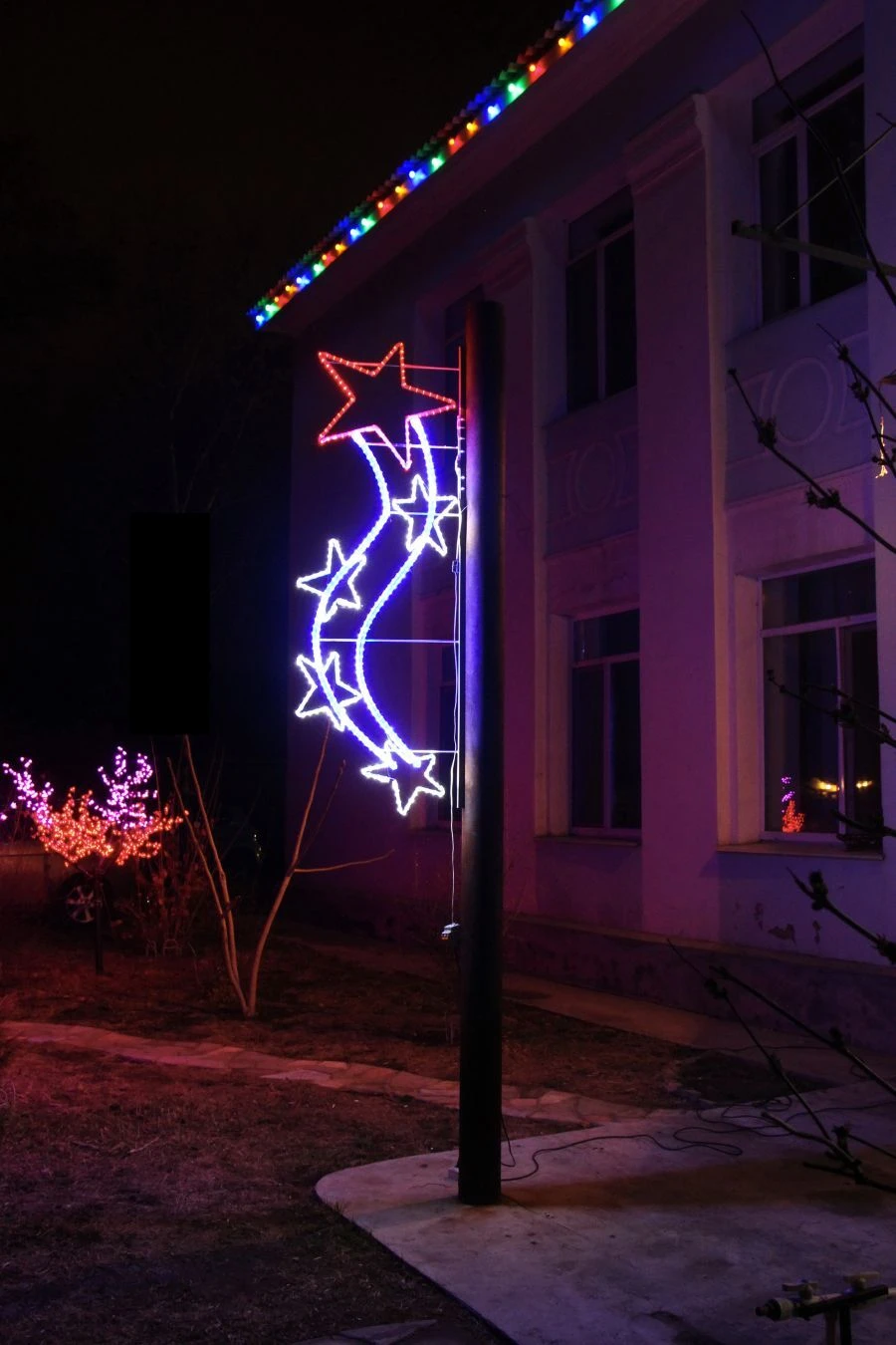 وحدة إضاءة LED الزخرفية "عاصفة النجوم" - ضوء خارجي مع حوامل (220 فولت، تعديلان)