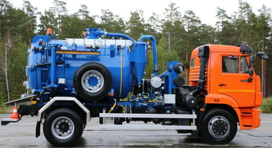 Vacuum Cleaning Machine 4690A2-50 on KAMAZ 43253 Chassis