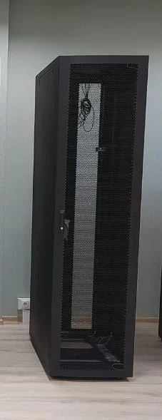 خزانات المعدات التقنية الأرضية من C3 Solutions، سلسلة C3.SB