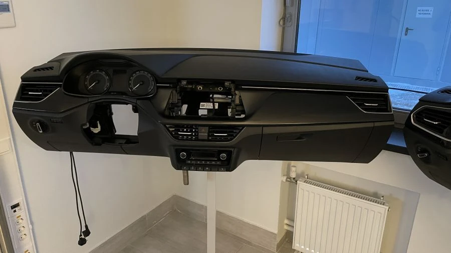 لوحة لوحة القيادة الداخلية السيارة البلاستيكية النموذج 857 009 XX