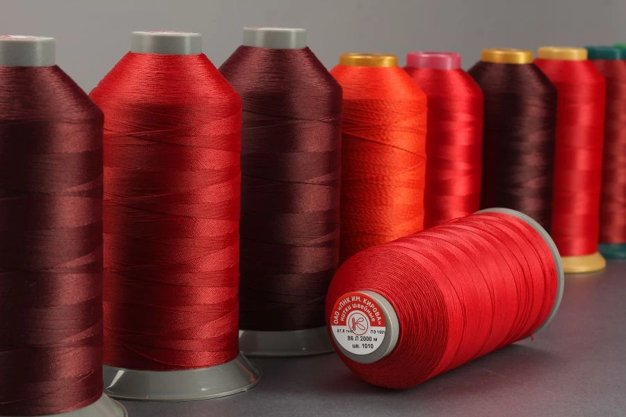 Synthetic Sewing Threads from Complex Polyester Fibers 86L