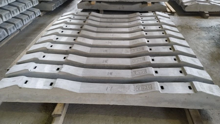 Type I Concrete Sleeper for Independent Rail Fastening with Threaded Rail Attachment" (Subtype Sh1)