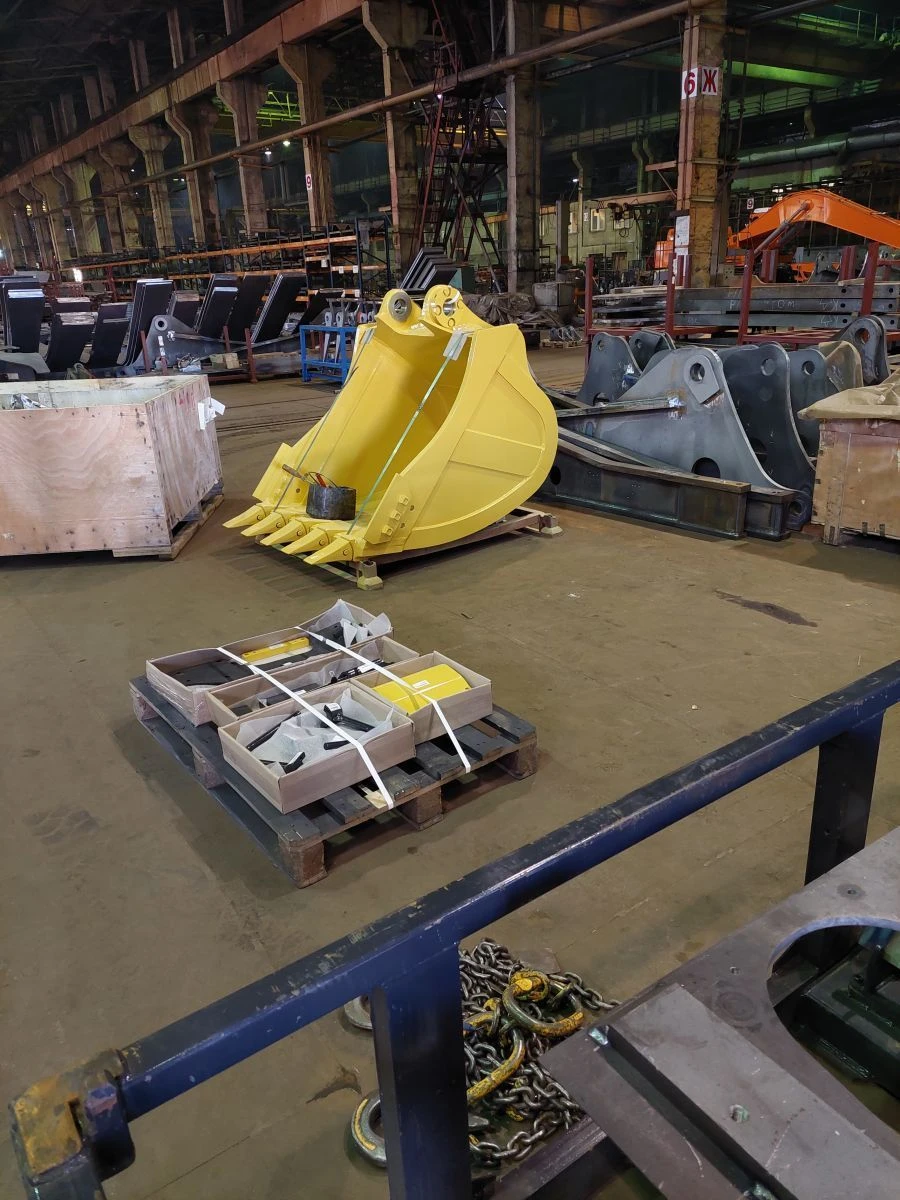 Heavy-Duty Excavator Bucket Model 566-2008