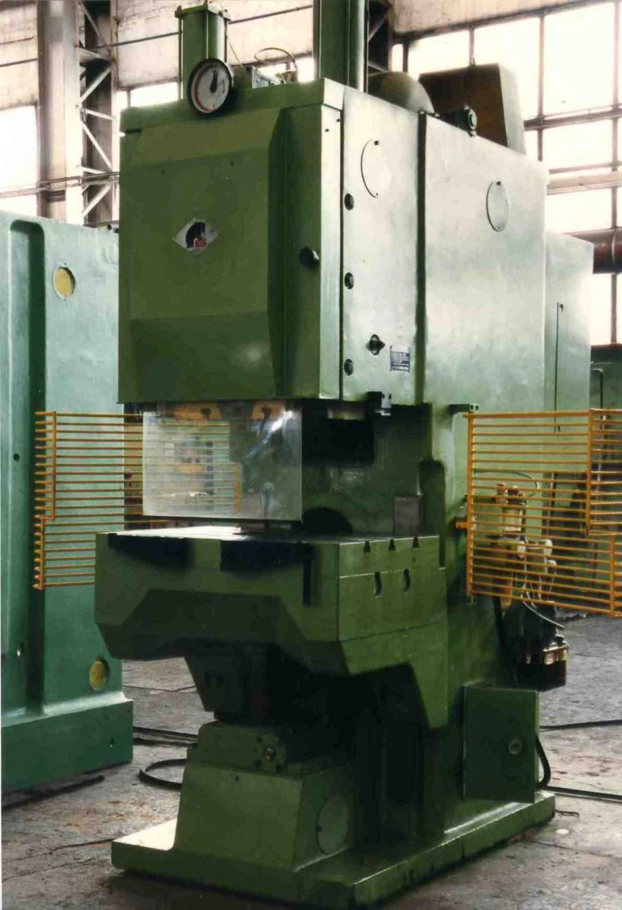 مكبس ميكانيكي للثقب والتمويه KE1430