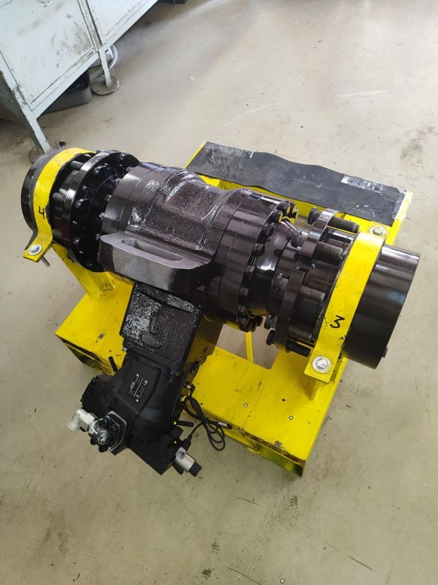 محور القيادة للمركبة النقلية الذاتية الدفع