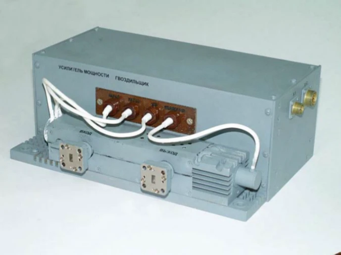 Wideband Monoblock Amplifier U52221