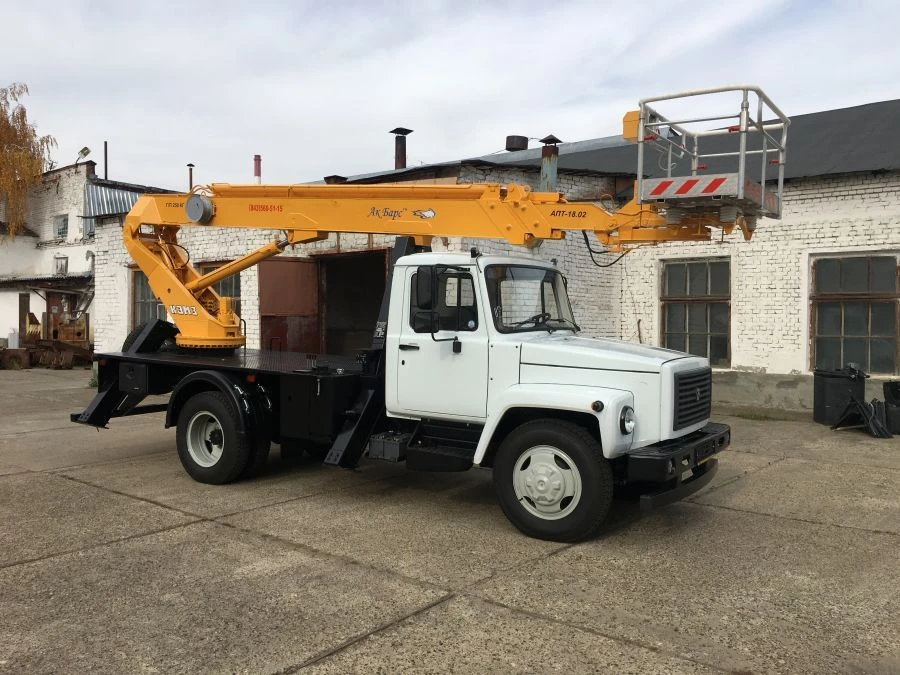 APT-18.02 Hydraulic Lift on GAZ-33086 Chassis