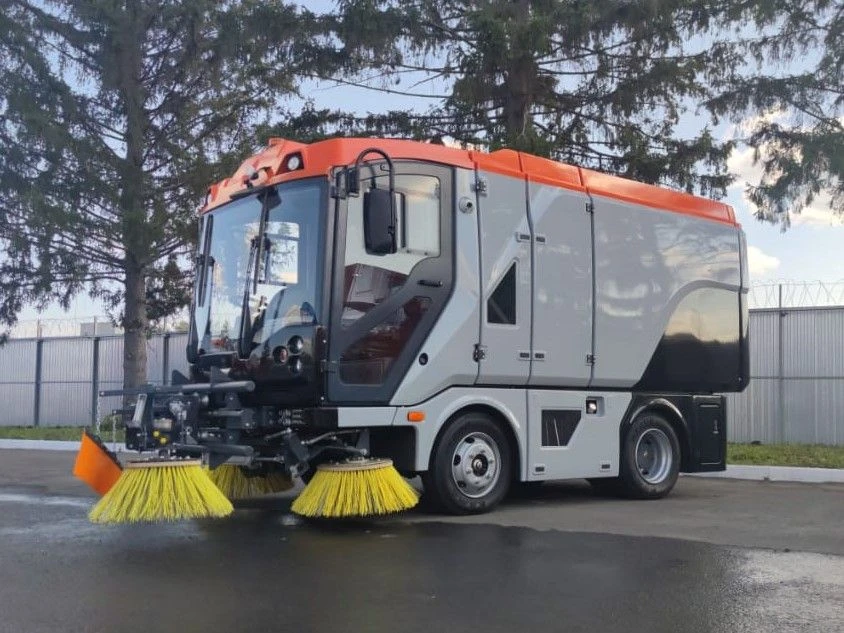 آلة التنظيف البلدية الشاملة UKM-5000