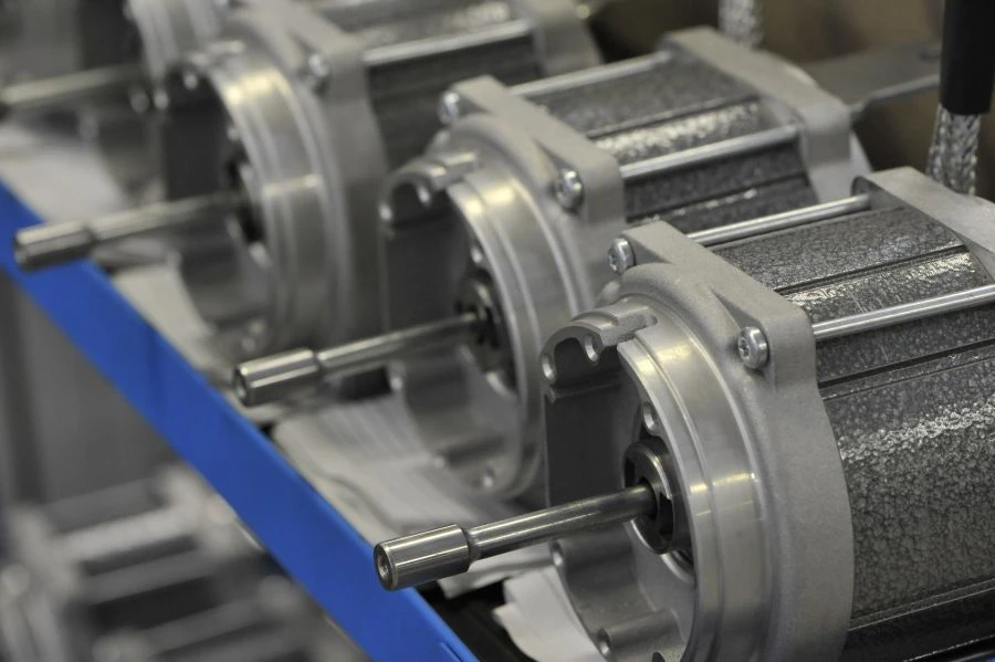 محركات متزامنة متعددة الأقطاب للاستخدام الصناعي