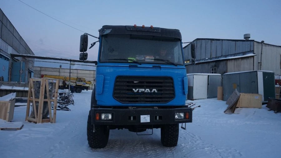 Special Truck Tractor with Crane for Heavy Cargo - Model 5849H2