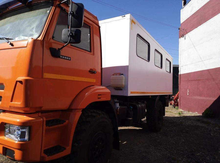 حافلة العمل لنقل الفرق، موديل 67061Y