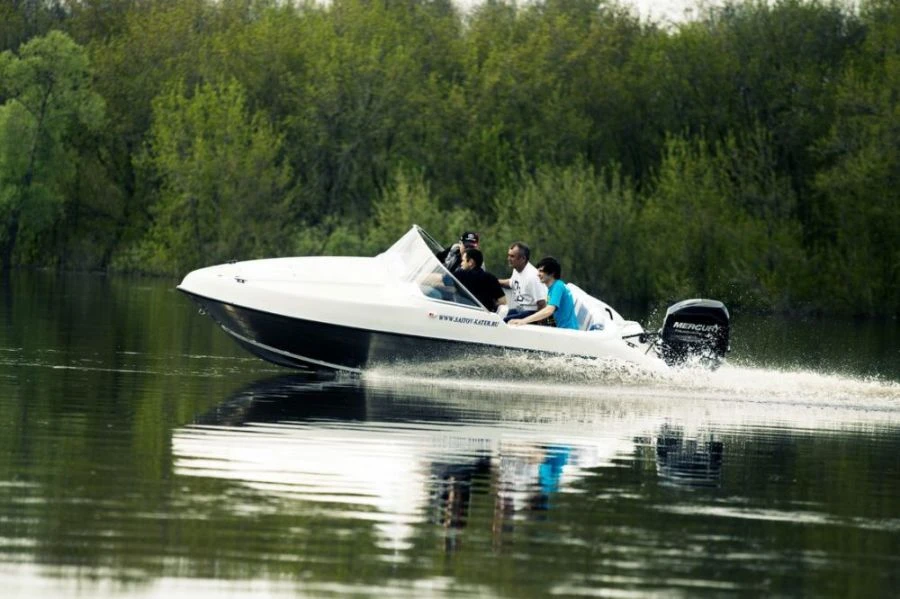 قارب موتور بيستر-480A المدمج