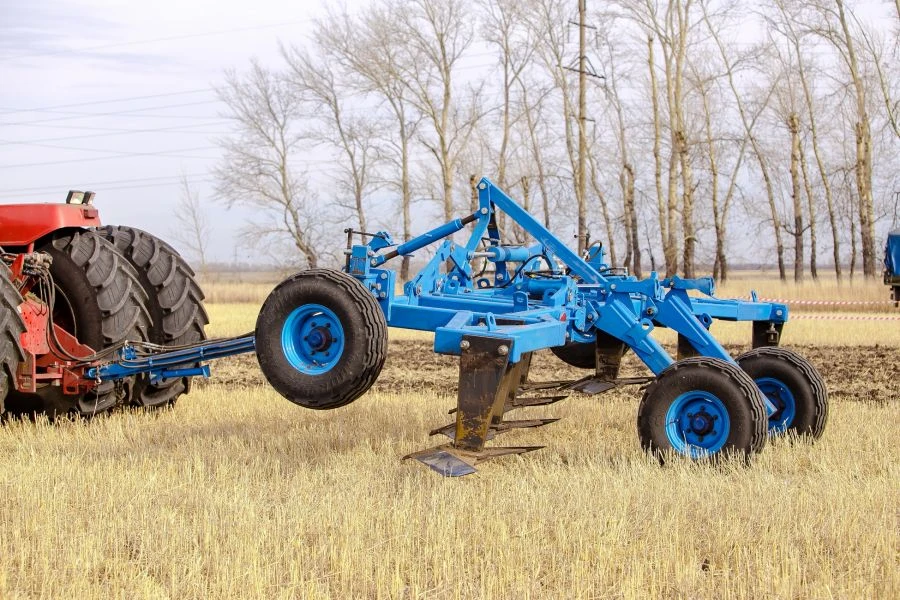 المحراث العميق شبه المقطور STAVR PGP-7