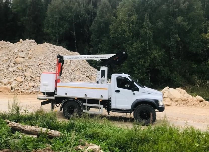 All-Metal Van with De-icing Liquid Tanks and Equipment Compartments
