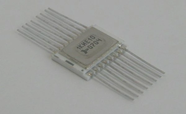 عداد ثنائي عكسي رباعي الأرقام 564ИЕ11Р