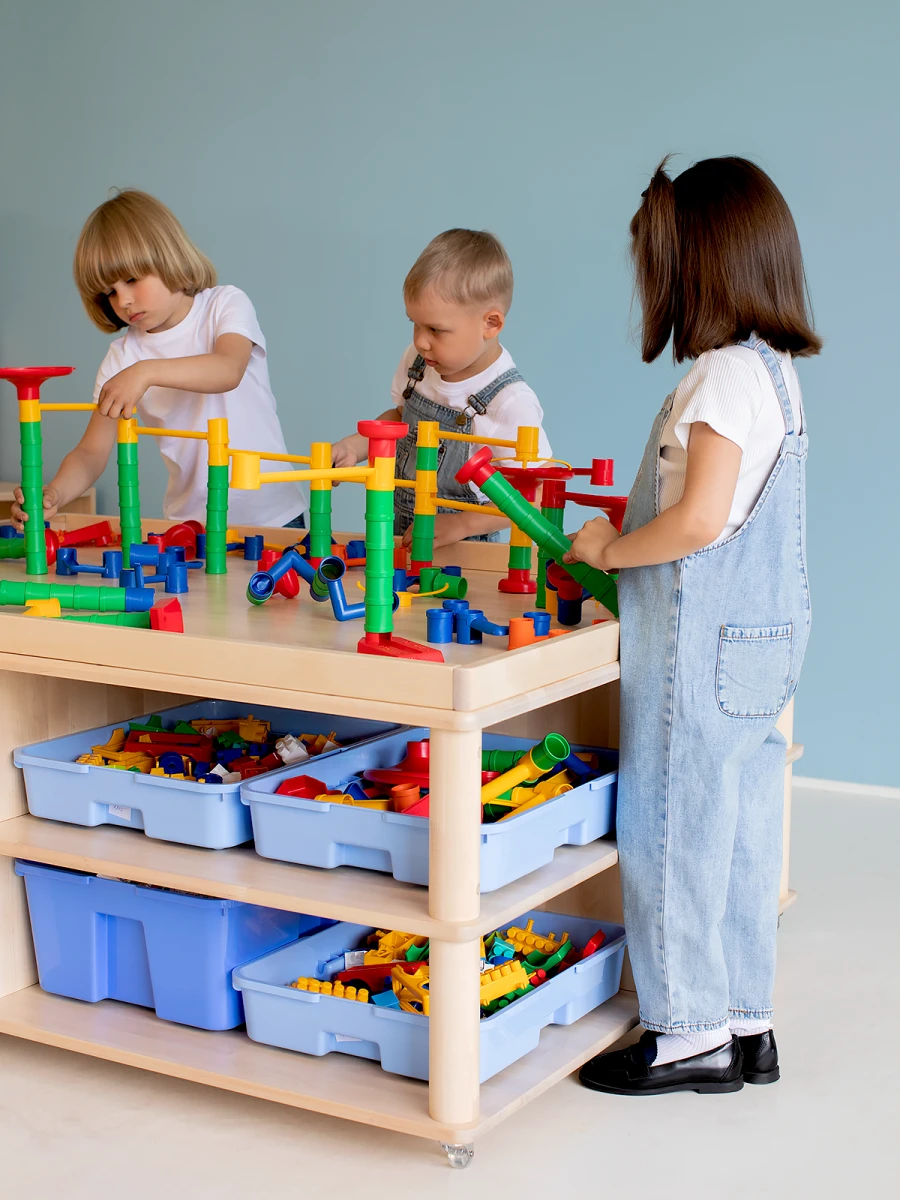 طاولة ألعاب تعليمية متنقلة