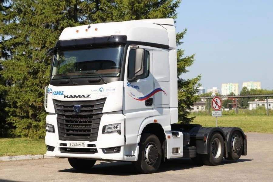 شاحنة كاماتز-65659-CA لجر المقطورات