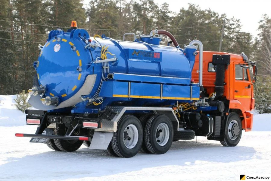 ماكينة تنظيف بالفراغ LKT-MI على شاسيه كاماتز 65115