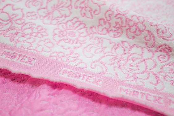 قماش محبوك صناعي 70% فسكوز 30% بوليستر، نمط جاكار، طبقتين، خيوط أفقية