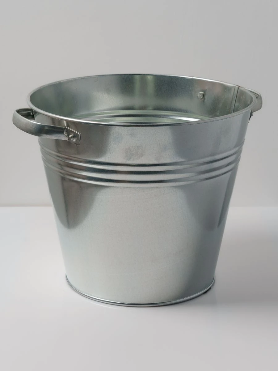 Galvanized Tank with Lid and Inlay 15L