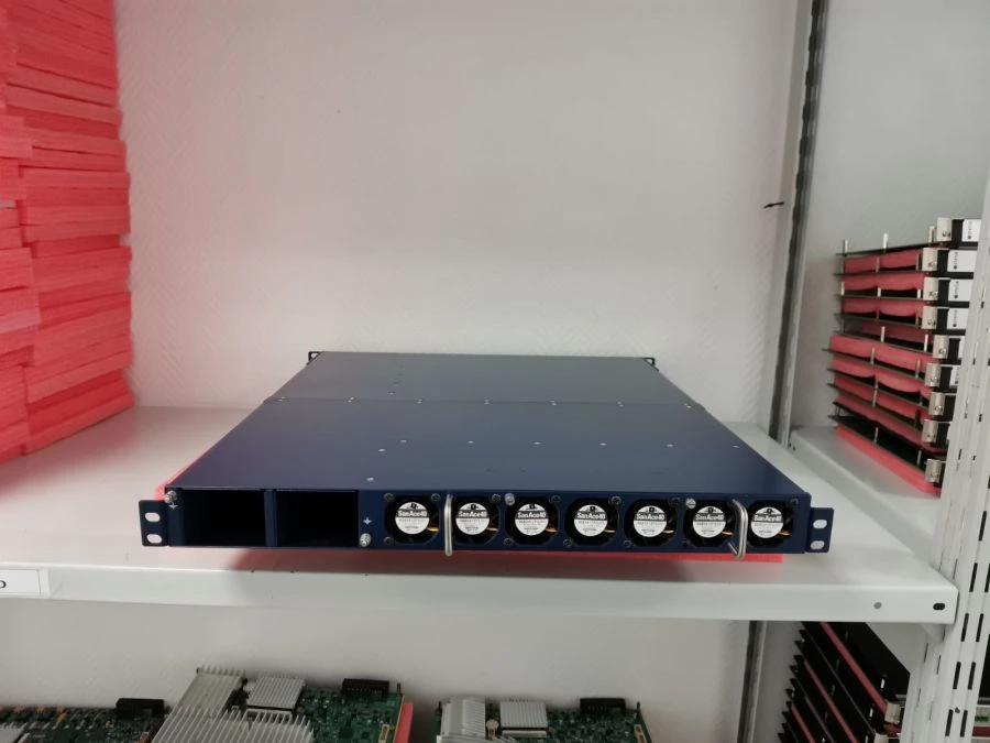 Universal Optical Transponders for OTN Networks with OTU2e Format Quasar