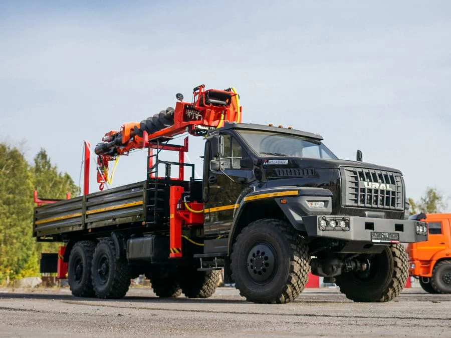 Special purpose vehicle with hydraulic loading crane of MKMA type on the base of URAL 4320 and its modifications U1K05N-L200