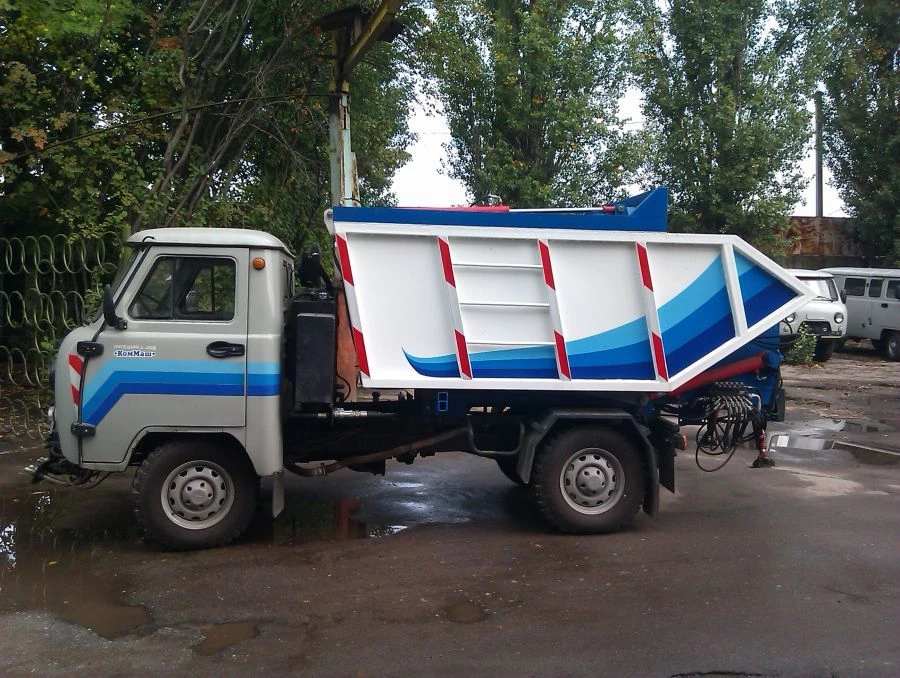 آلة متعددة الوظائف مجمعة للخدمات البلدية MKM-1904-02