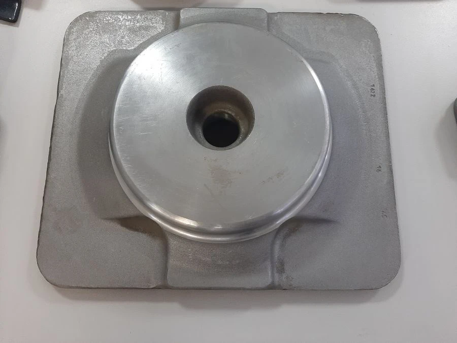 عنصر الدعم المركزي لسيارات الشحن - الطراز 891.01.163