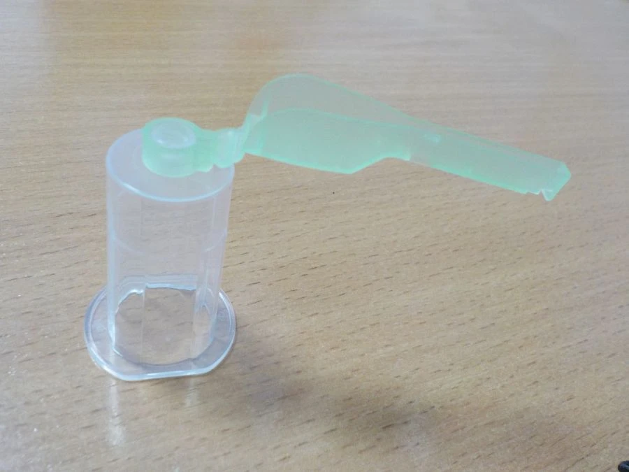 حامل عالمي لأنظمة سحب الدم بالفراغ "BERIMED"® مع غطاء