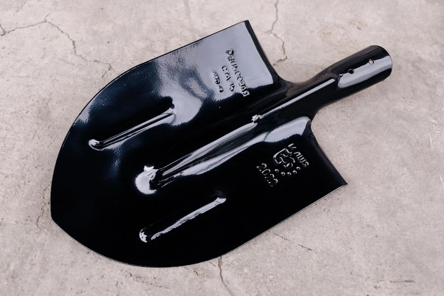 Pointed Digging Shovel for Soil and Sand (LKO)