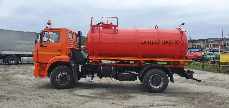 خزان جمع النفط والمكثفات الغازية AKN/AKNS 4671R3-30 على قاعدة كاماز 53605-A5