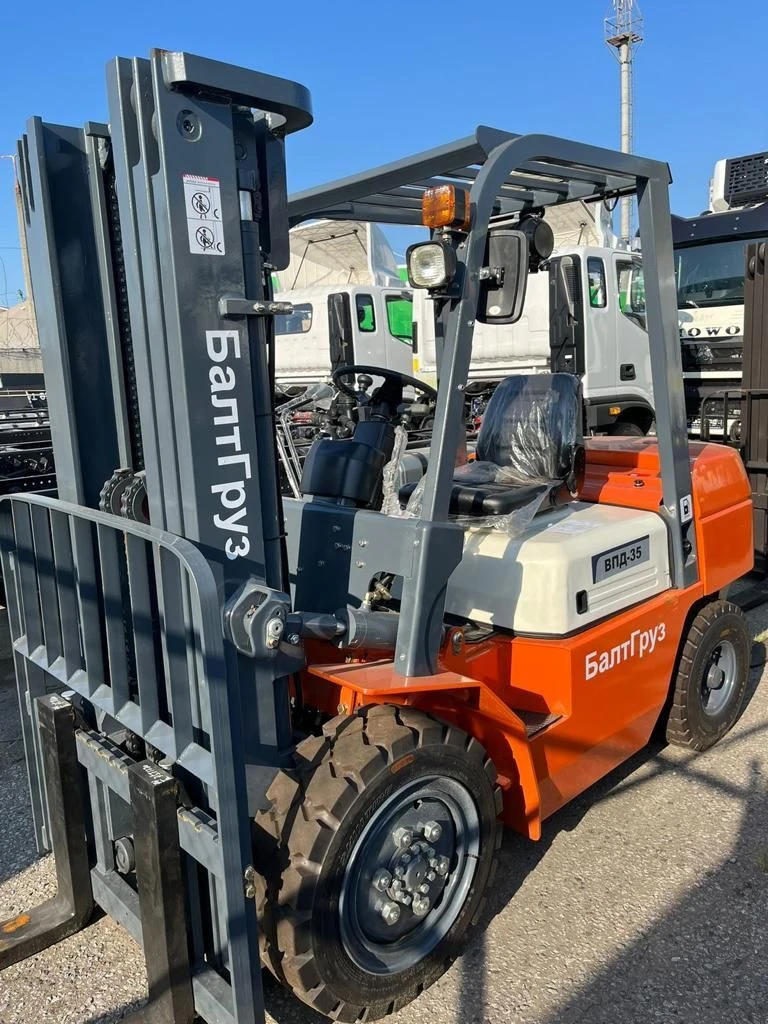 Forklift for Warehouse Services, Model VPD-35