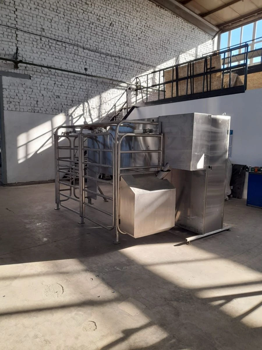 Universal Feed Loader Robotized for Livestock Management