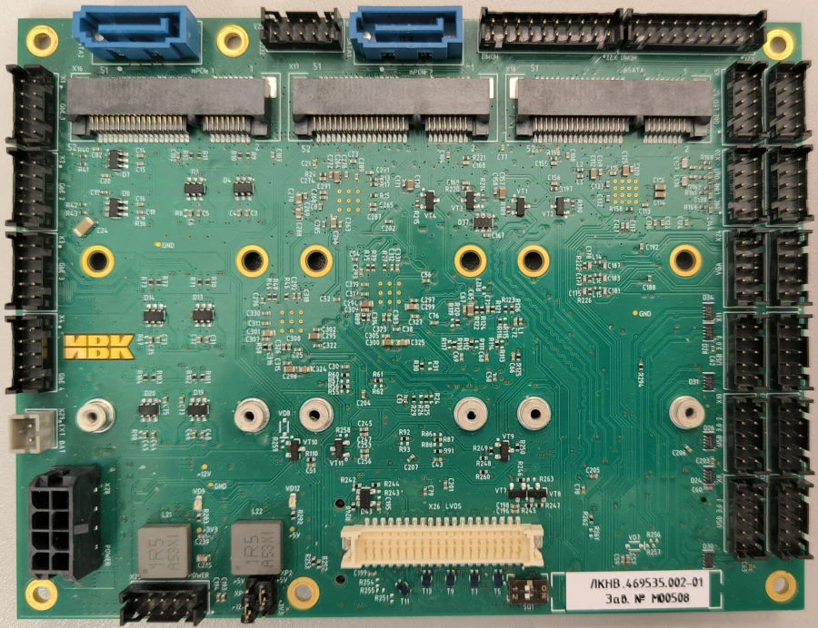 لوحة حاملة COM-E6v3 للوحدات المركزية المدمجة والأساسية