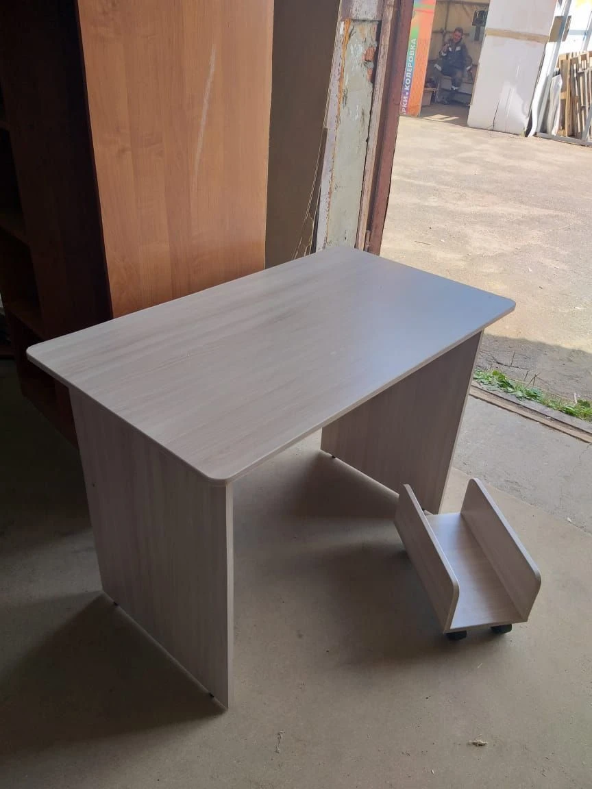 Ergonomic Writing Desk for Comfortable Work