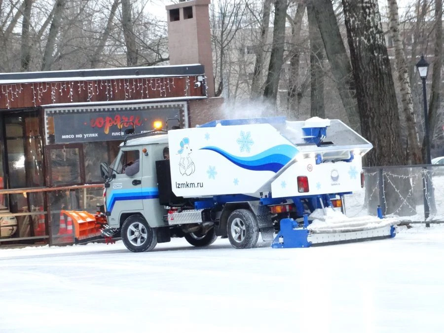 آلة متعددة الوظائف "أومكا" MKM-1904-03 مع ملحقات