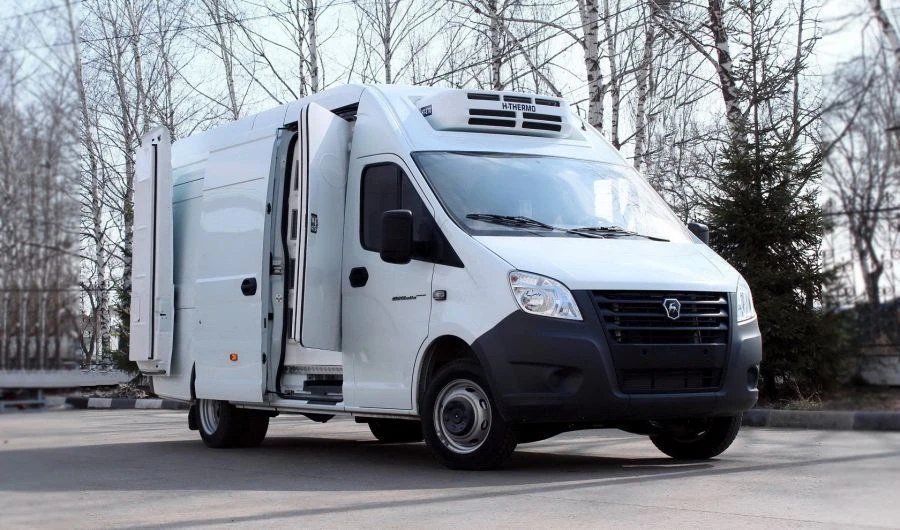 شاحنة عازلة لنقل المواد الغذائية IAC-1767MR على قاعدة GAZ 3302