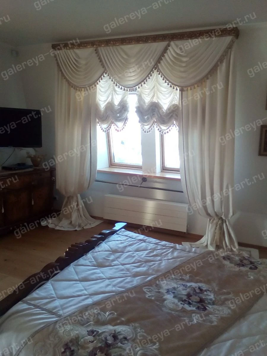 Blackout Curtain with Complex Elements