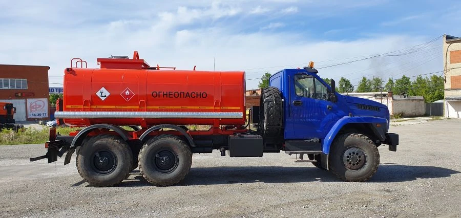 Oil and Petroleum Product Tanker Truck ACN 4671L2-10 on Ural 4320-6951-74 Chassis