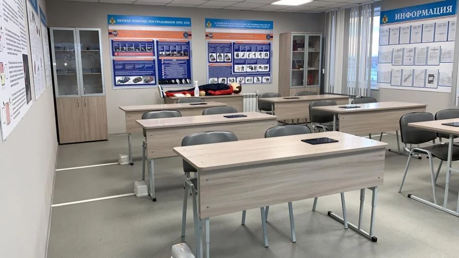 مكتب الطالب للكتابة والدراسة - طراز UCH-2023