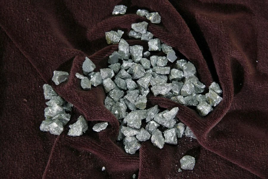 Lead(II) Telluride for Thin Film Optics