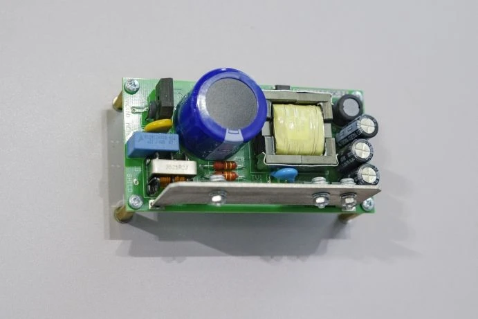 وحدة تزويد الطاقة EF 1AC/12DC-5 C-N