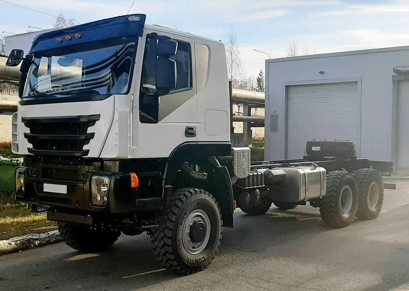 AMT N.V. 632900 Chassis, 6x6 Wheel Configuration