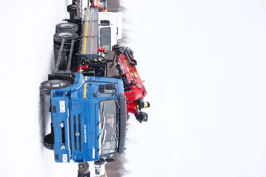 سيارة خاصة متعددة الوظائف مع رافعة هيدروليكية MKMA على قاعدة كاماز 43118